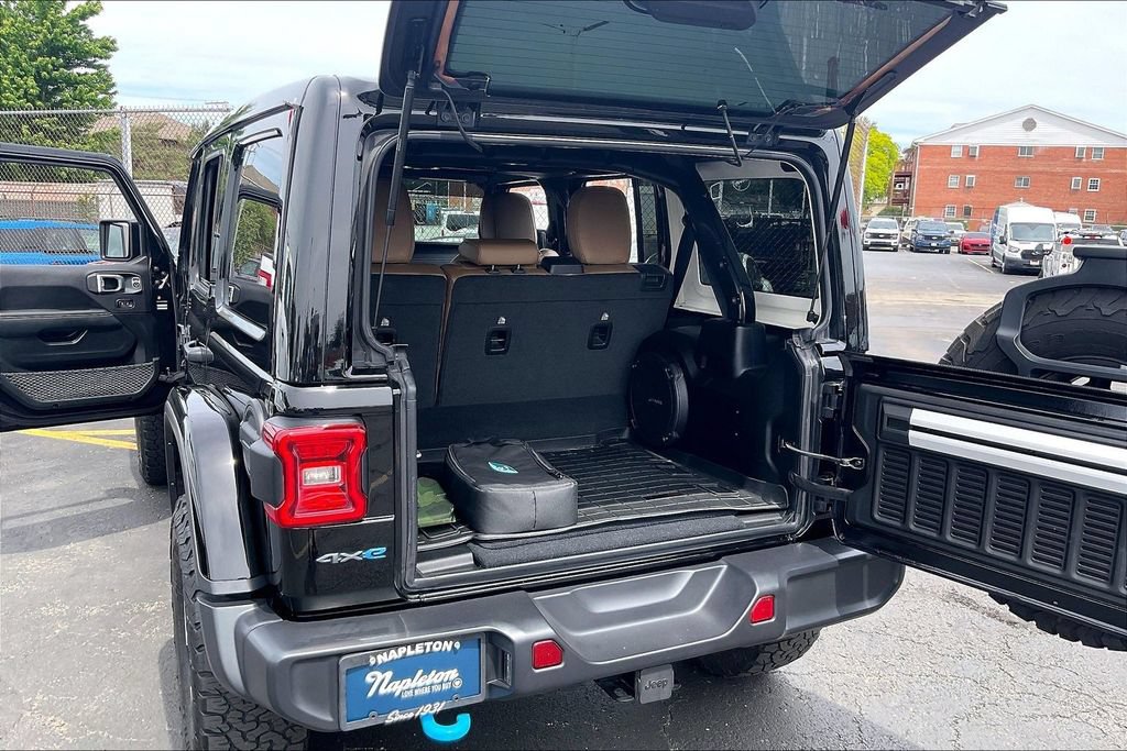 Used 2022 Jeep Wrangler Unlimited Rubicon 4xe w/ Cold Weather Group AWD/4WD image 27