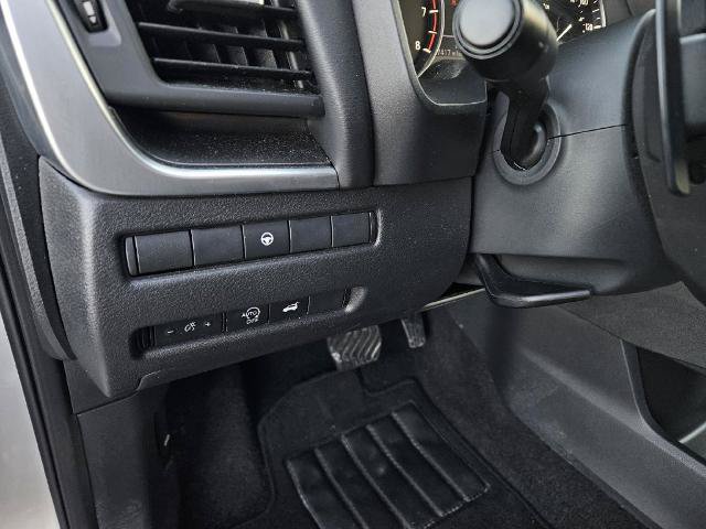 Used 2025 Nissan Rogue SV FWD image 18