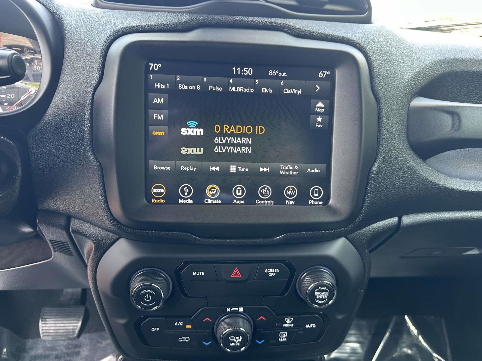Used 2019 Jeep Renegade Limited w/ Quick Order Package 22P FWD image 8