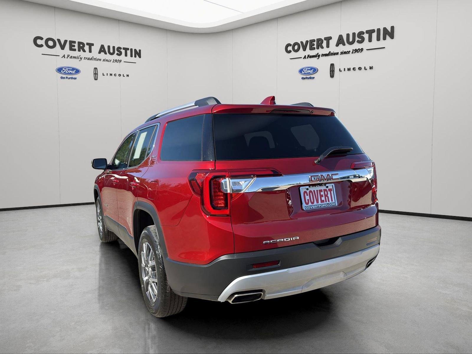 Used 2023 GMC Acadia SLT image 3