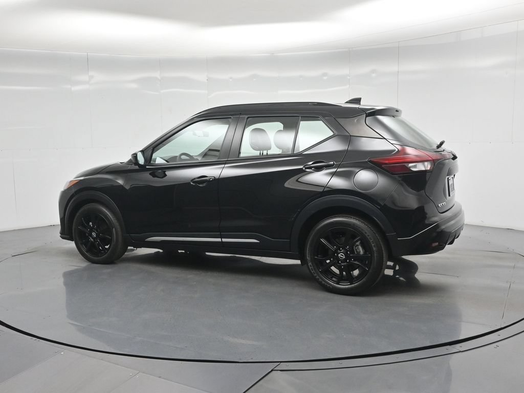 Used 2023 Nissan Kicks SR w/ SR Premium Package FWD image 7