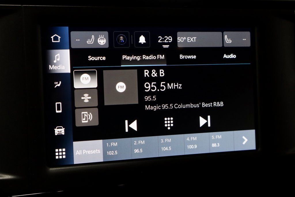 Used 2023 Chrysler Voyager LX image 11