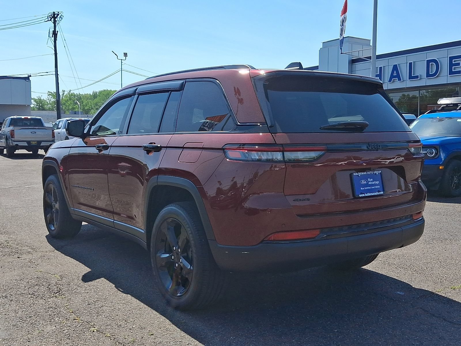 Used 2024 Jeep Grand Cherokee Altitude AWD/4WD image 5