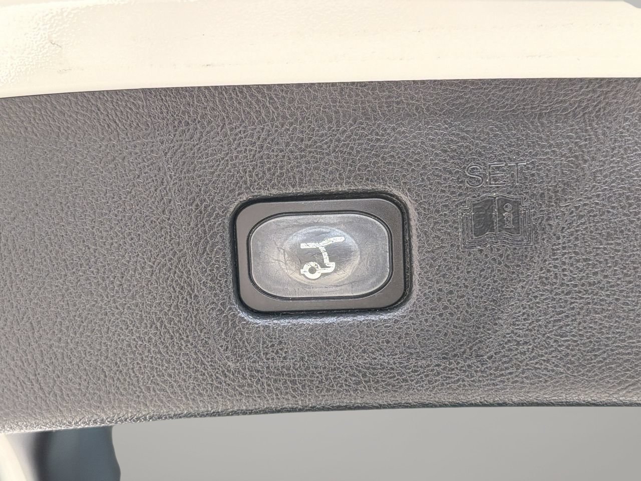 Certified 2024 Ford Edge ST-Line AWD/4WD image 9