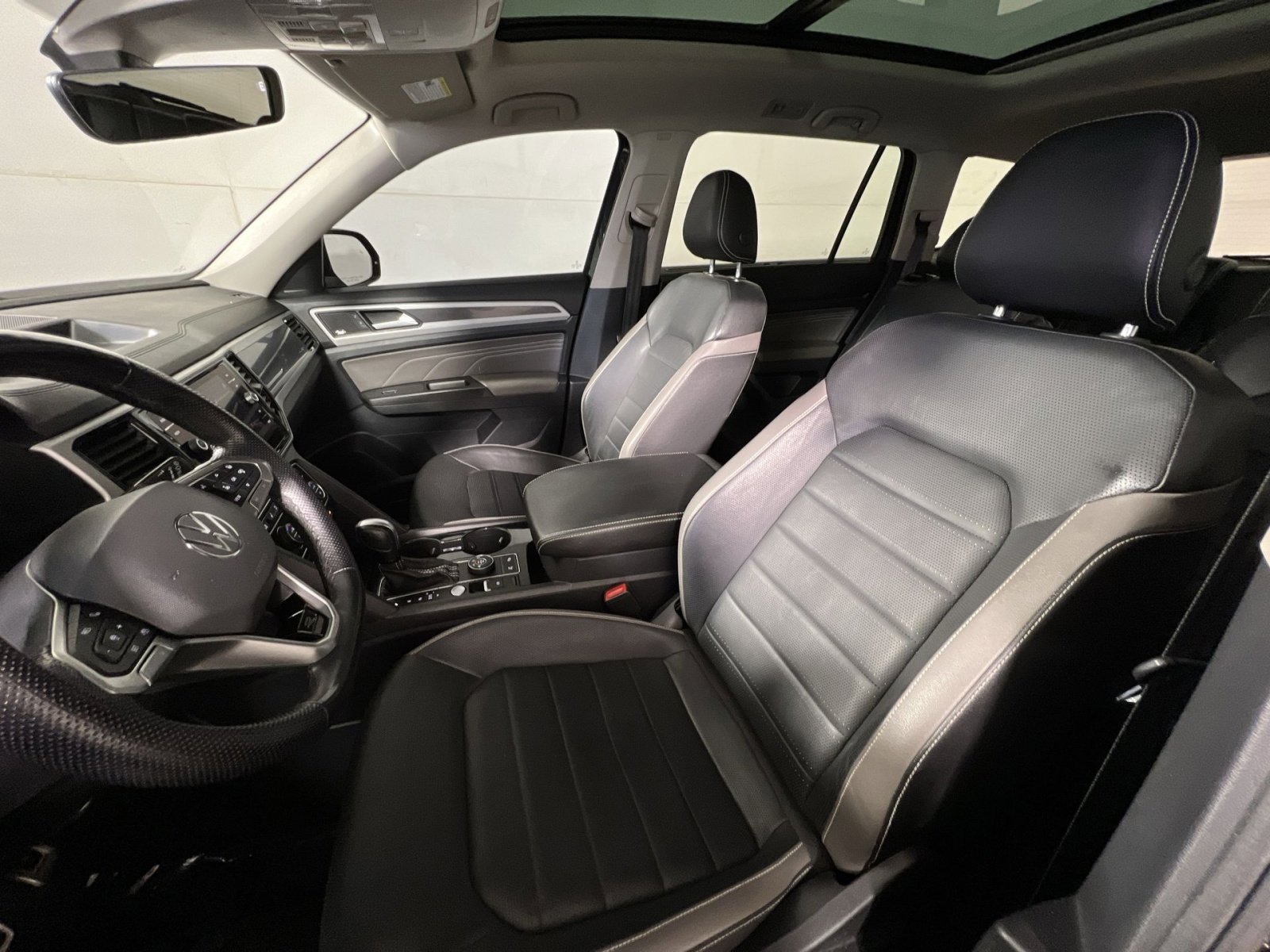 Used 2022 Volkswagen Atlas SEL Premium image 13