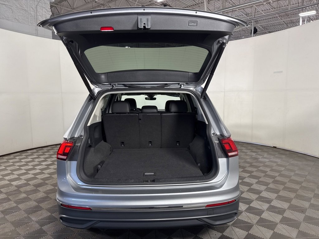 Used 2024 Volkswagen Tiguan SE image 9