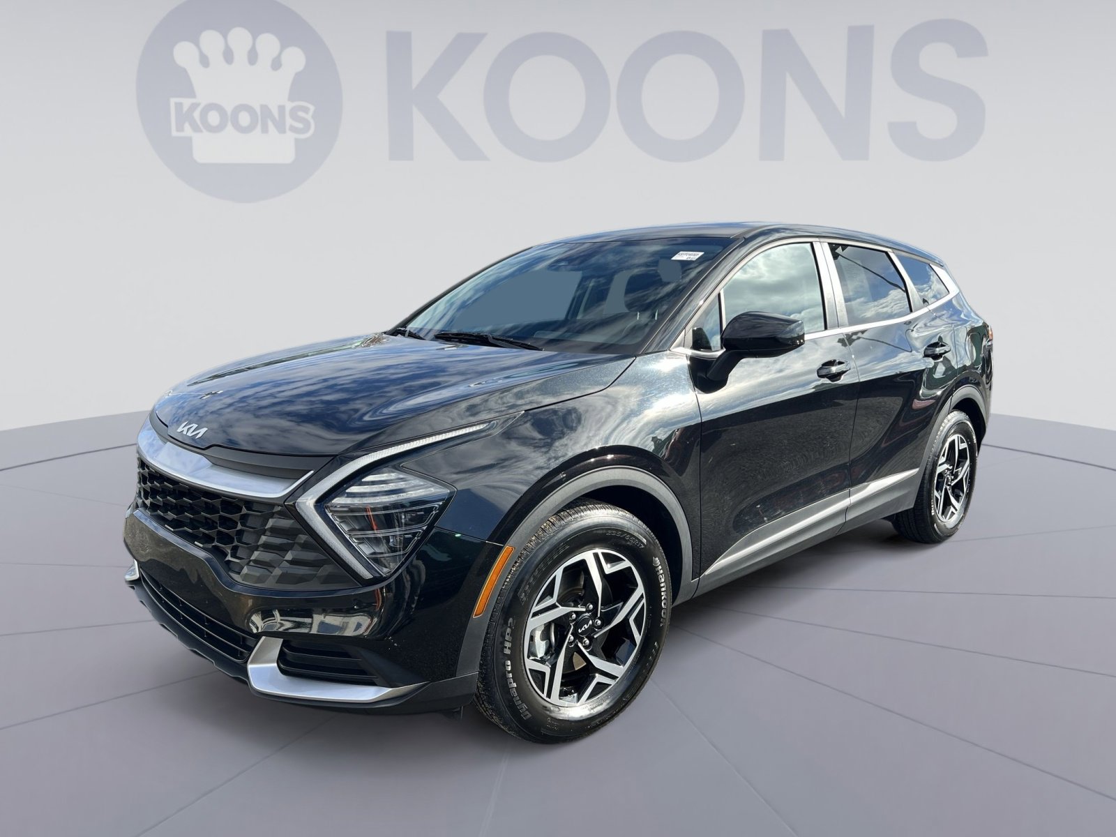 Used 2024 Kia Sportage LX image 1