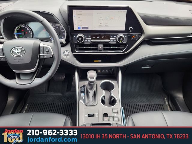Used 2023 Toyota Highlander XLE FWD image 14