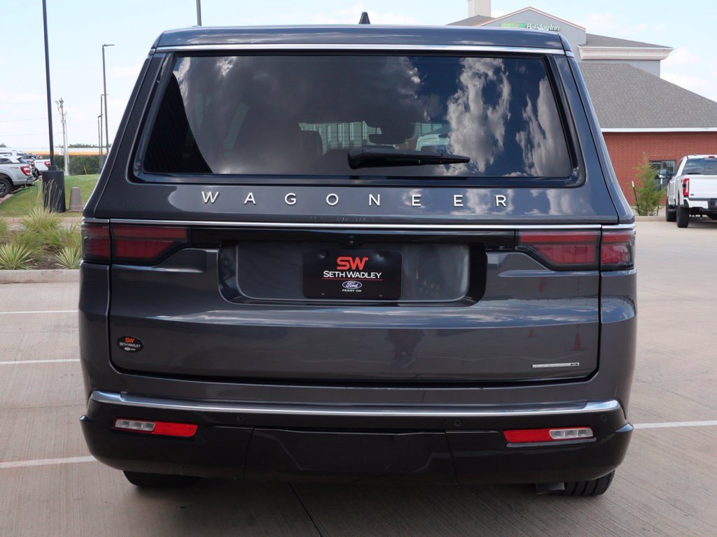 Used 2024 Jeep Wagoneer L Series III w/ Flexible Seating Group AWD/4WD image 5