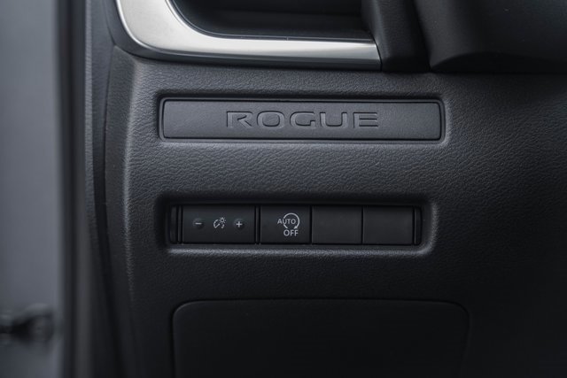 Used 2024 Nissan Rogue S image 39
