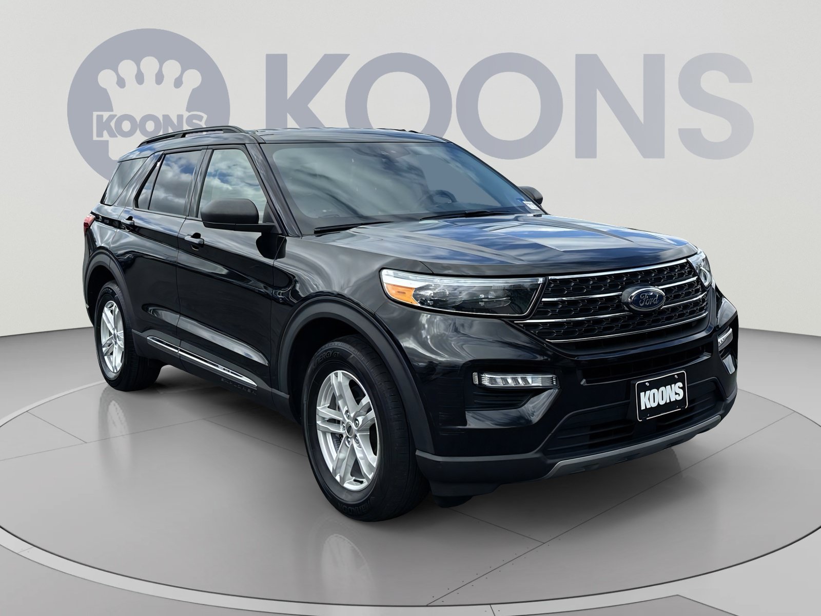 Certified 2022 Ford Explorer XLT w/ Equipment Group 202A AWD/4WD image 2