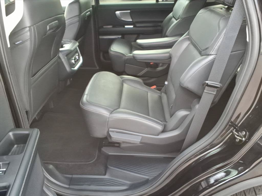 Certified 2025 Ford Expedition Platinum AWD/4WD image 12