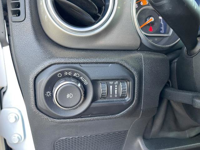Used 2019 Jeep Wrangler Unlimited Sahara image 16
