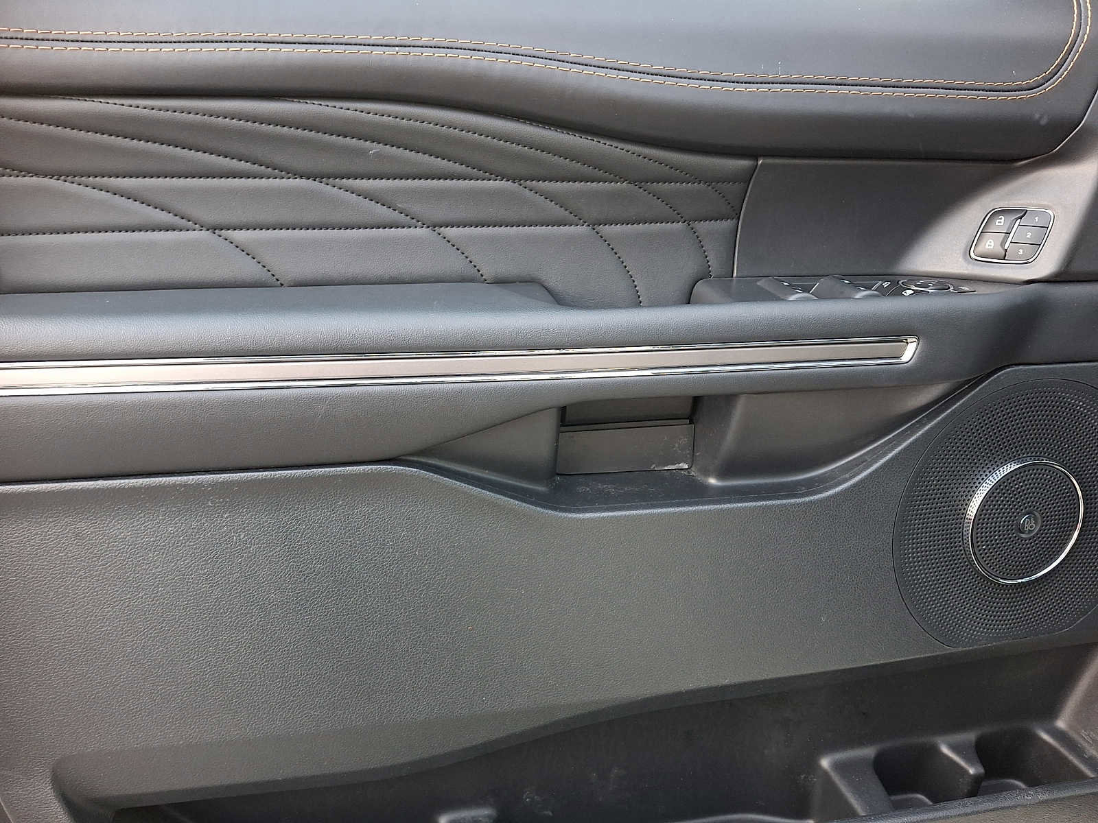 Certified 2022 Ford Expedition Max Platinum image 12