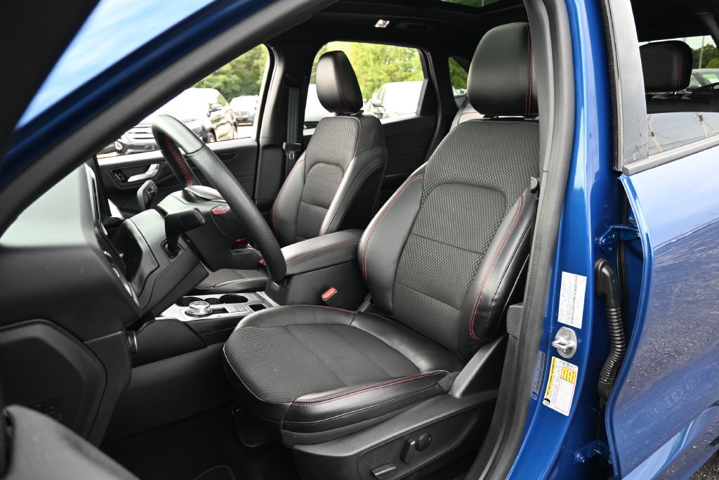Certified 2023 Ford Escape ST-Line w/ Tech Pack #1 AWD/4WD image 22