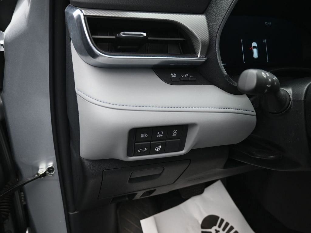 Used 2024 Toyota Highlander Platinum image 13