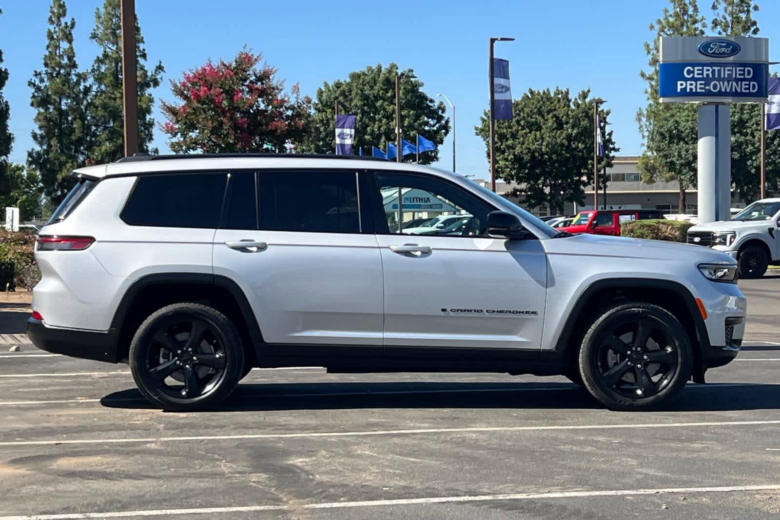 Used 2021 Jeep Grand Cherokee L Laredo AWD/4WD image 8