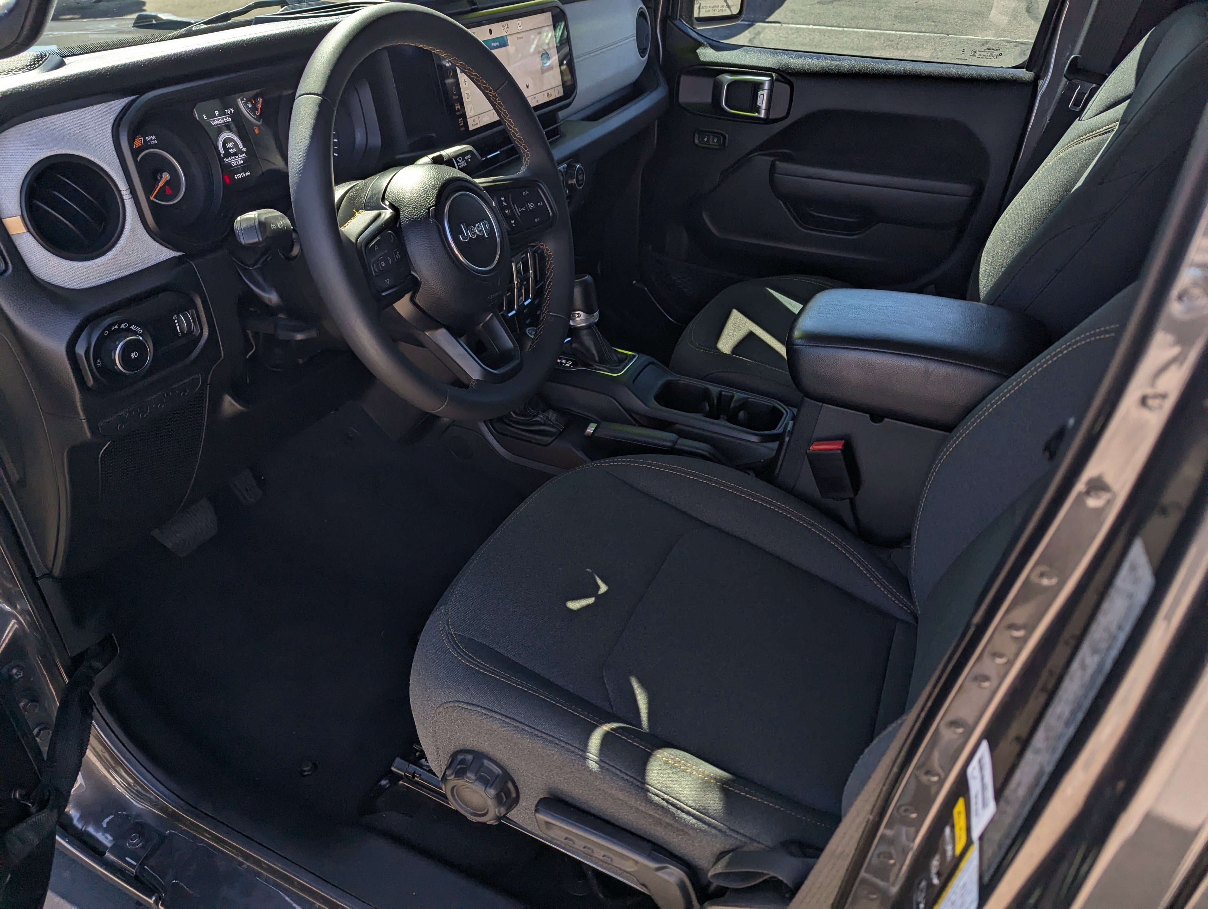 Used 2024 Jeep Wrangler Sport S image 9