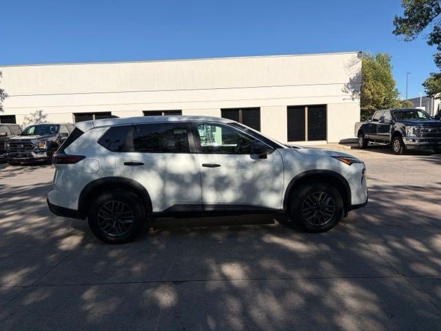 Used 2024 Nissan Rogue S AWD/4WD image 8