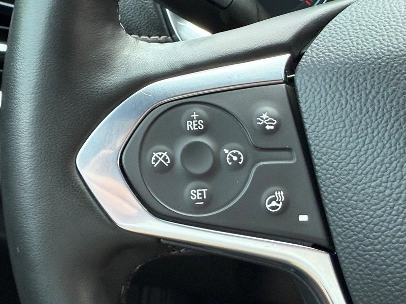 Used 2023 Chevrolet Traverse LT image 16