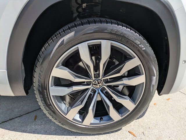 Used 2023 Volkswagen Atlas SEL Premium AWD/4WD image 17