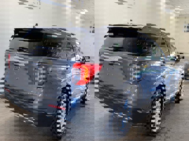 Certified 2021 Ford Explorer XLT w/ Equipment Group 202A image 4