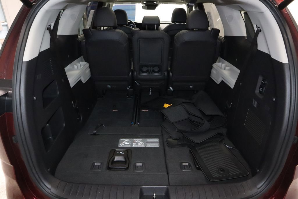 Used 2024 Kia Carnival SX Prestige image 19
