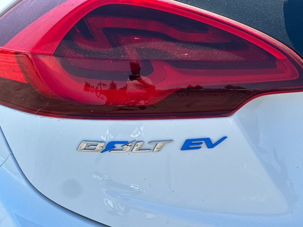 Used 2017 Chevrolet Bolt Premier FWD image 25