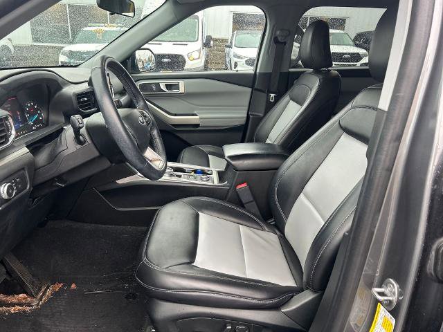 Certified 2022 Ford Explorer XLT w/ Equipment Group 202A image 5