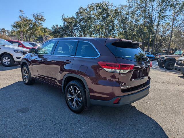Used 2017 Toyota Highlander LE image 3
