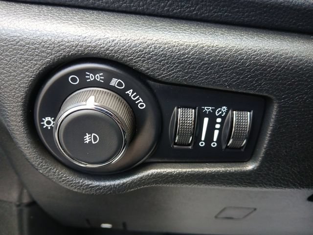 Used 2024 Chrysler Pacifica Limited FWD image 18
