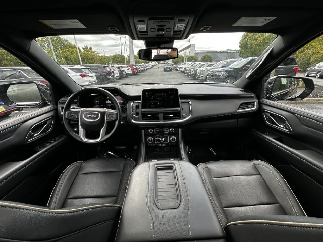 Used 2023 GMC Yukon SLT w/ SLT Premium Package AWD/4WD image 3