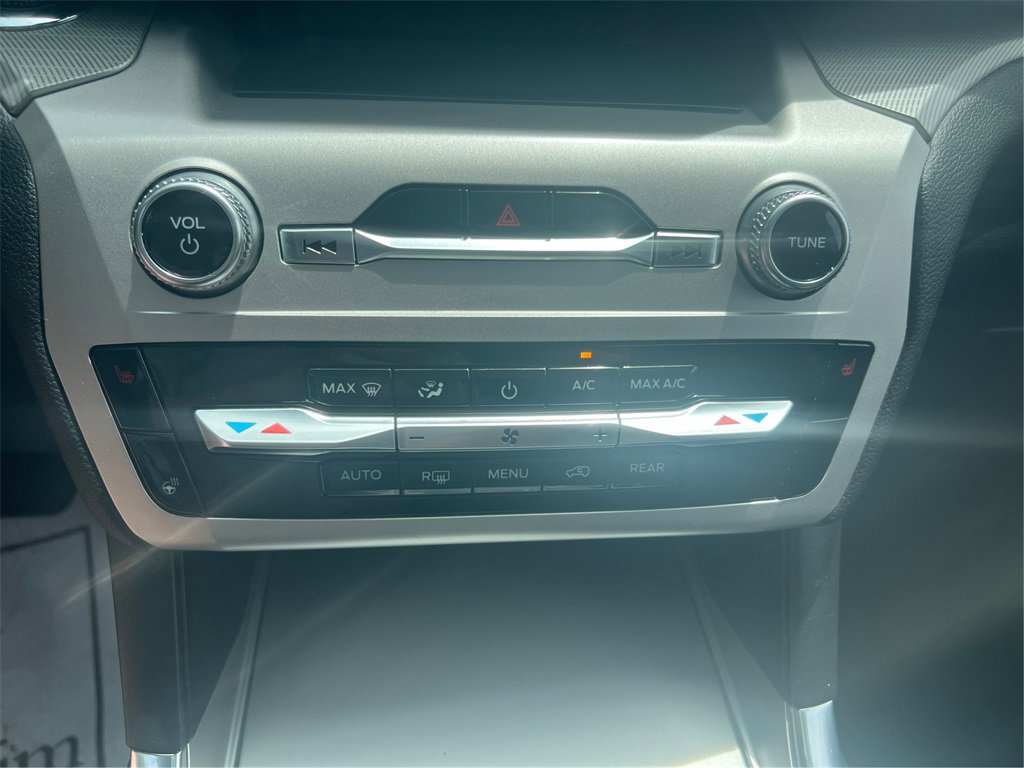 Certified 2022 Ford Explorer XLT w/ Equipment Group 202A image 30