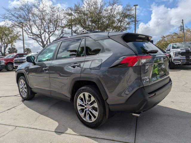 Used 2022 Toyota RAV4 XLE Premium image 9