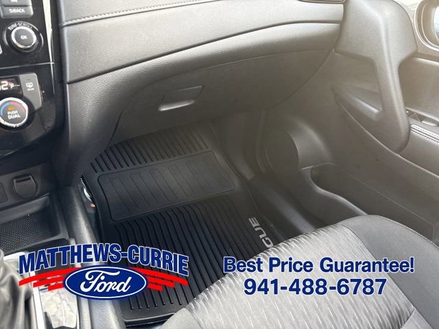 Used 2019 Nissan Rogue SV w/ Premium Package FWD image 24