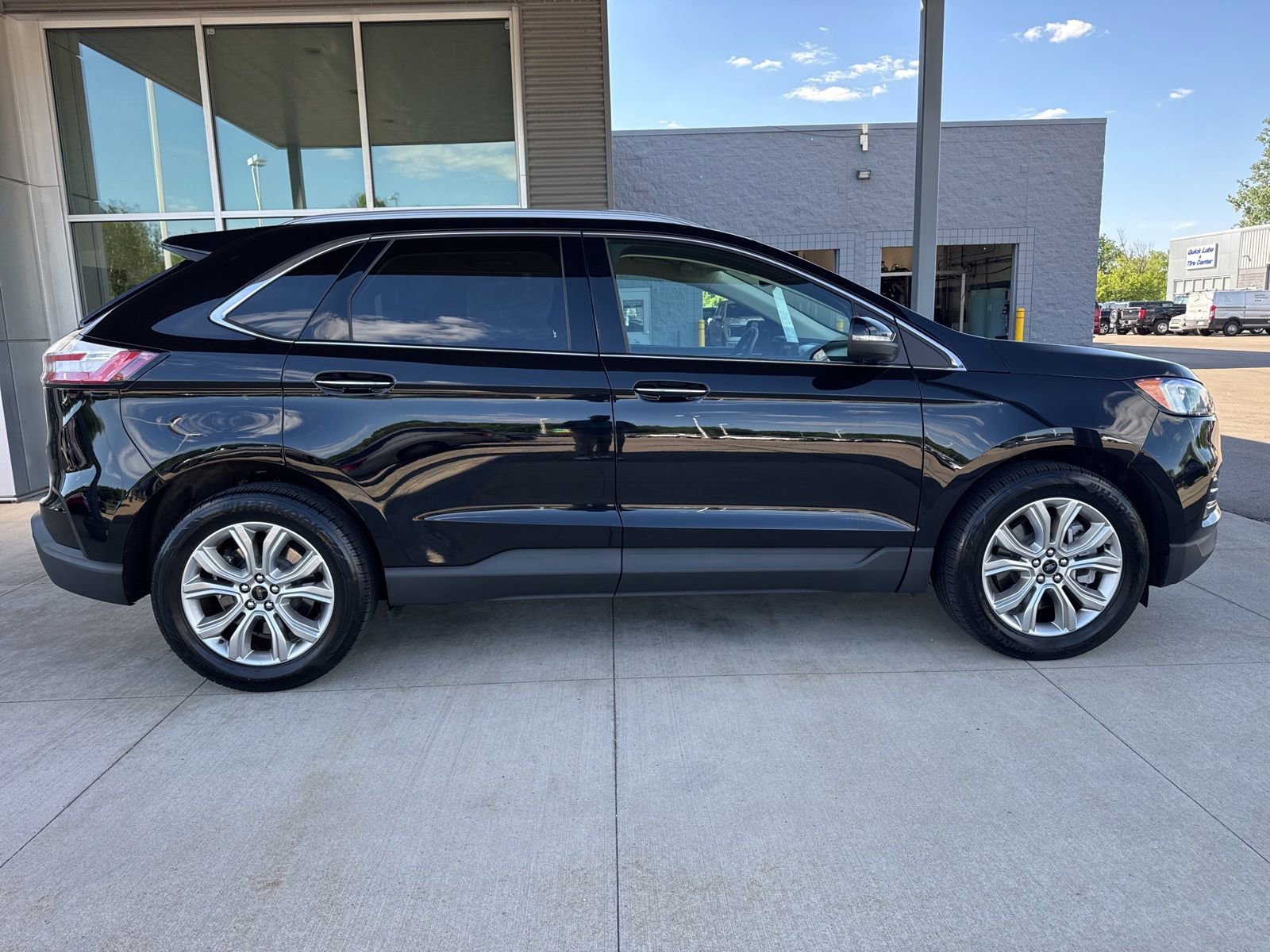 Certified 2023 Ford Edge Titanium AWD/4WD image 9