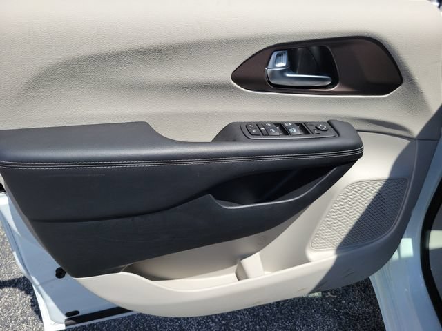 Used 2024 Chrysler Voyager LX FWD image 21