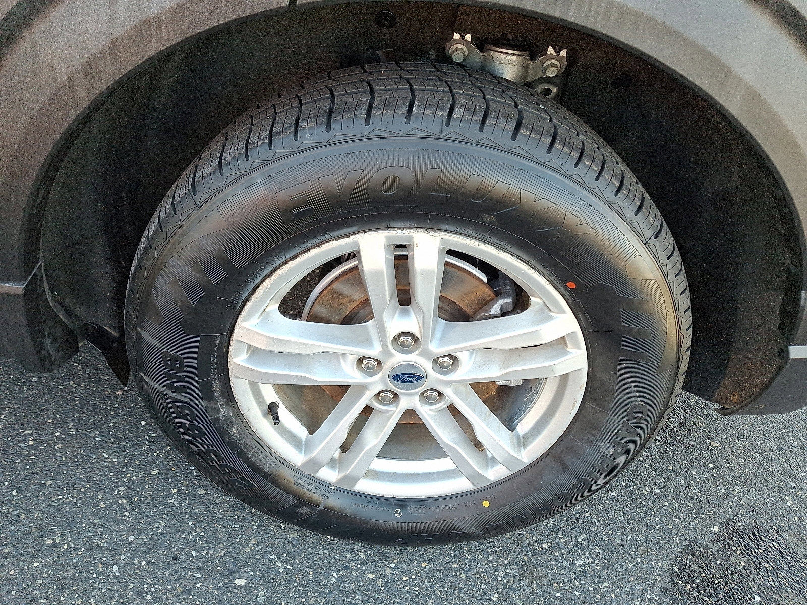 Certified 2024 Ford Explorer XLT image 28