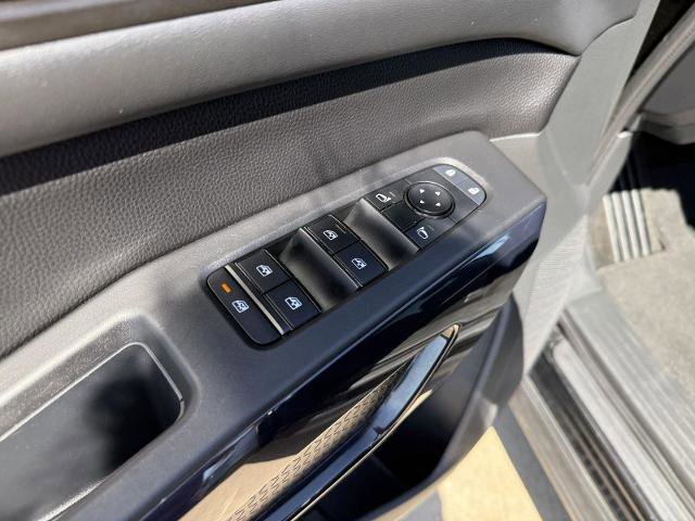 Used 2025 Nissan Pathfinder SV AWD/4WD image 14