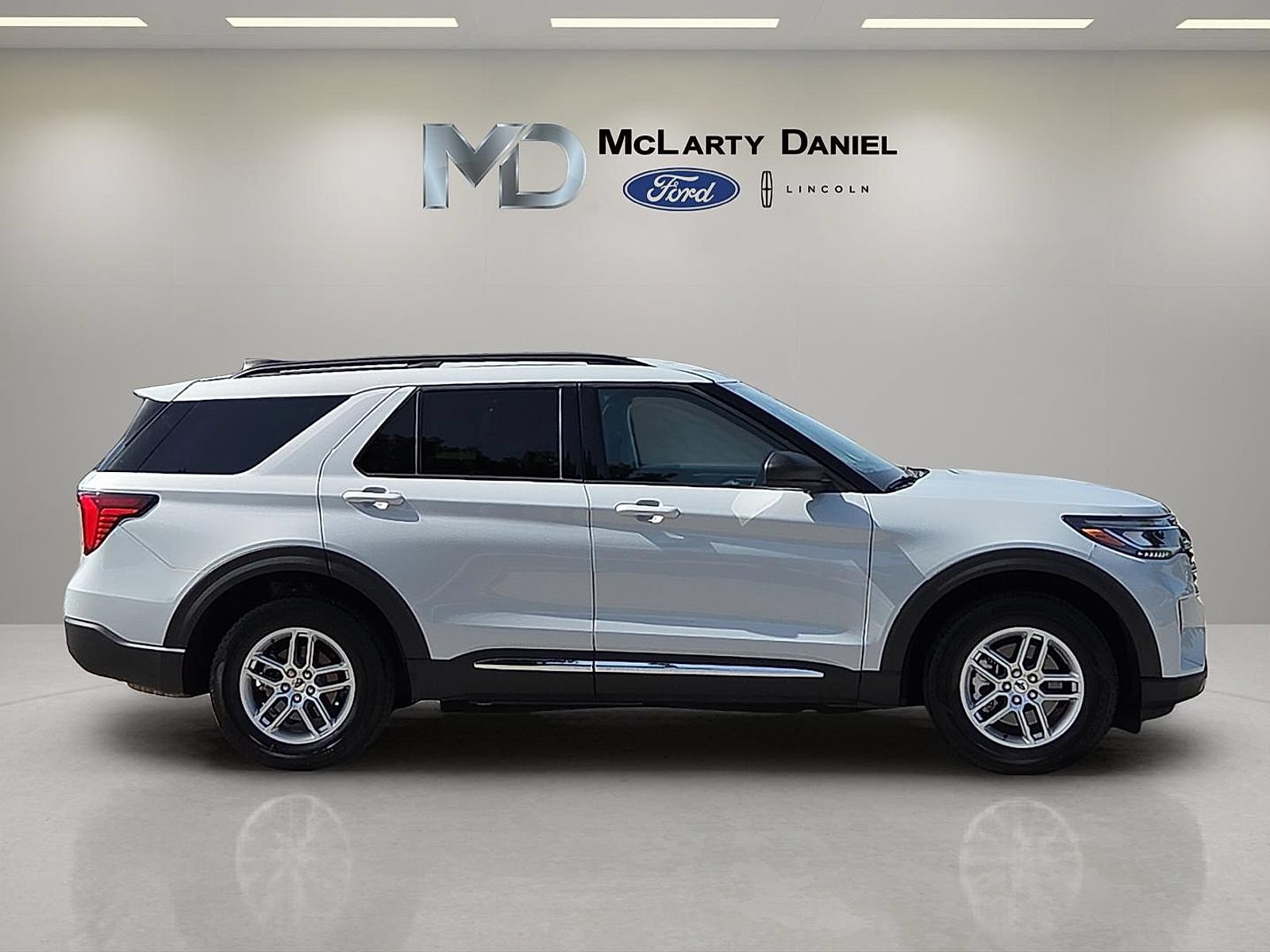 Certified 2025 Ford Explorer Active AWD/4WD image 6