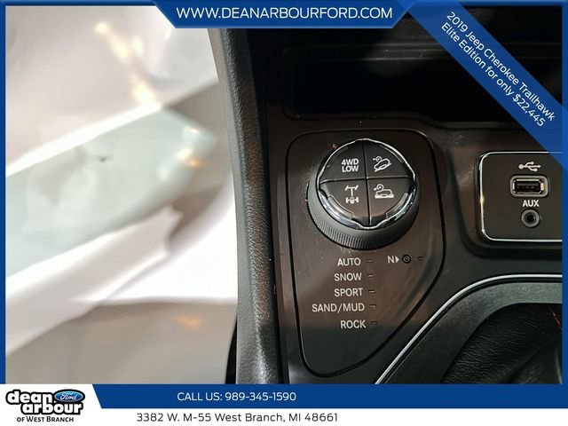 Used 2019 Jeep Cherokee Trailhawk AWD/4WD image 18