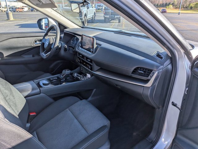 Used 2024 Nissan Rogue SV AWD/4WD image 37