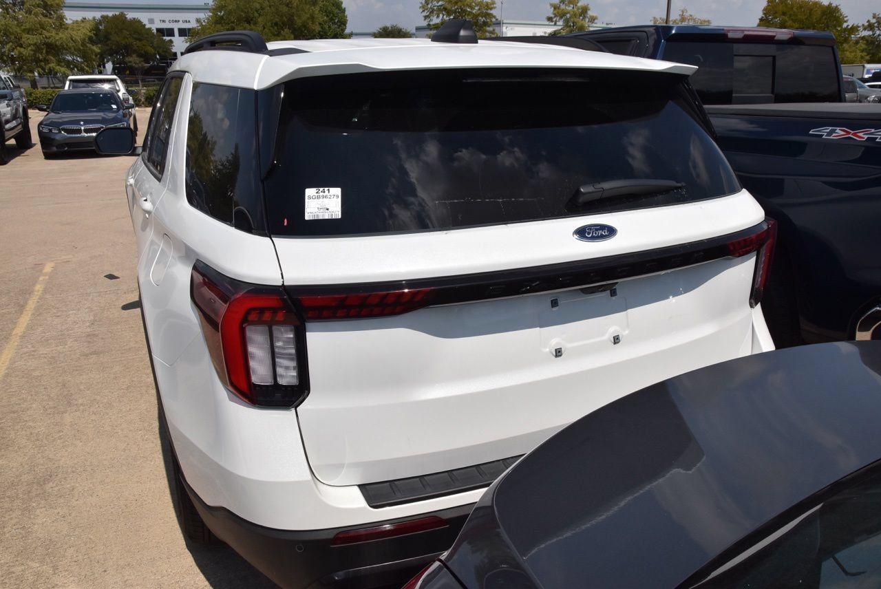 Certified 2025 Ford Explorer ST-Line RWD image 7