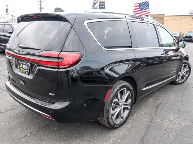 Used 2024 Chrysler Pacifica Pinnacle AWD/4WD image 10