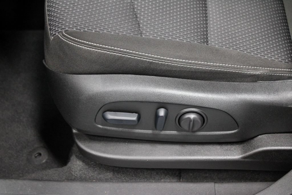 Used 2024 GMC Terrain SLE w/ Driver Convenience Package FWD image 24