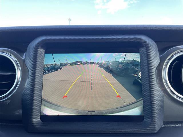 Used 2023 Jeep Wrangler Unlimited Sahara AWD/4WD image 23