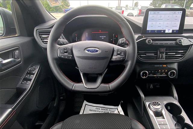 Certified 2025 Ford Escape ST-Line AWD/4WD image 4