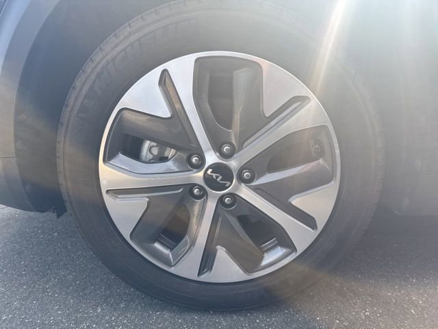 Used 2022 Kia Niro EX Premium image 7