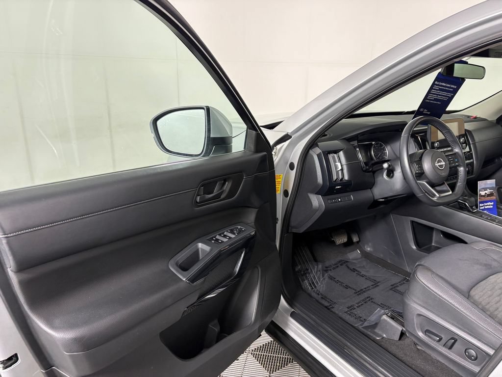 Used 2023 Nissan Pathfinder SV AWD/4WD image 12