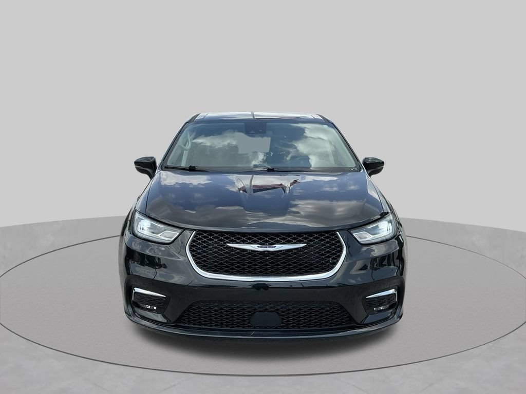 Used 2023 Chrysler Pacifica Touring-L FWD image 17